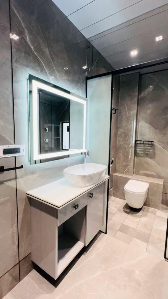 Bathroom with blackkkk