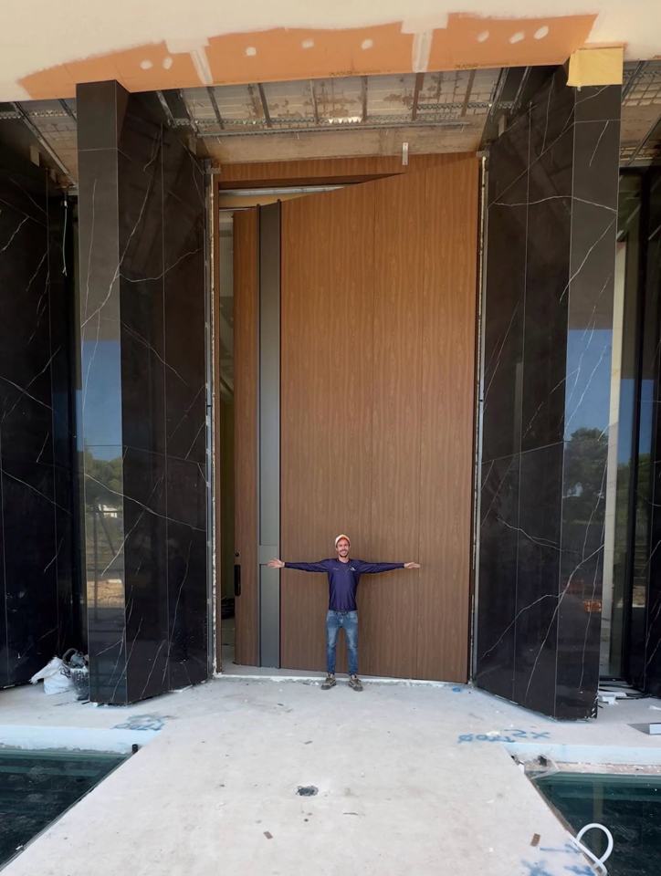 10’6 x 20’6 door isn’t amazing???