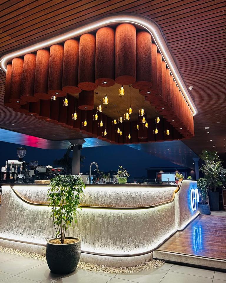 Experience our unique and inviting restaurant ambiance – photo 2