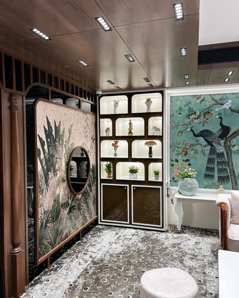 Jewellery’s showcase area – photo 2