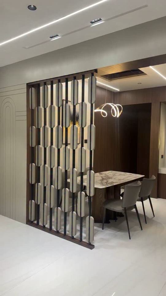 Seamlessly divided, perfectly united — living and kitchen in harmony